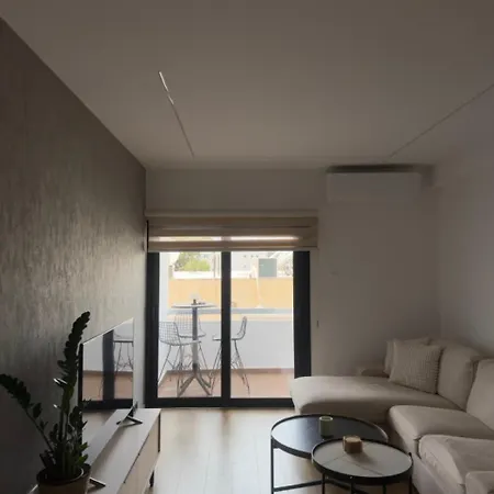 Apartment Stylish 2 Bedroom In